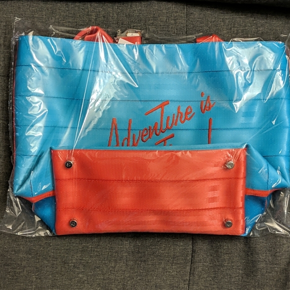 Harvey's Disney Pixar Wanderlust Up tote bag NWT - Picture 2 of 4